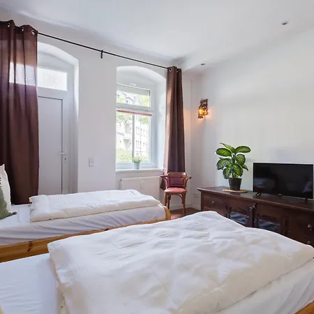 Doppelzimmer III Gaestezimmer In Unterkunft Mit Gemeinschaftsbad Und Gemeinschaftskueche Chemnitz Exterior photo