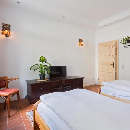 Doppelzimmer III Gaestezimmer In Unterkunft Mit Gemeinschaftsbad Und Gemeinschaftskueche Chemnitz Exterior photo