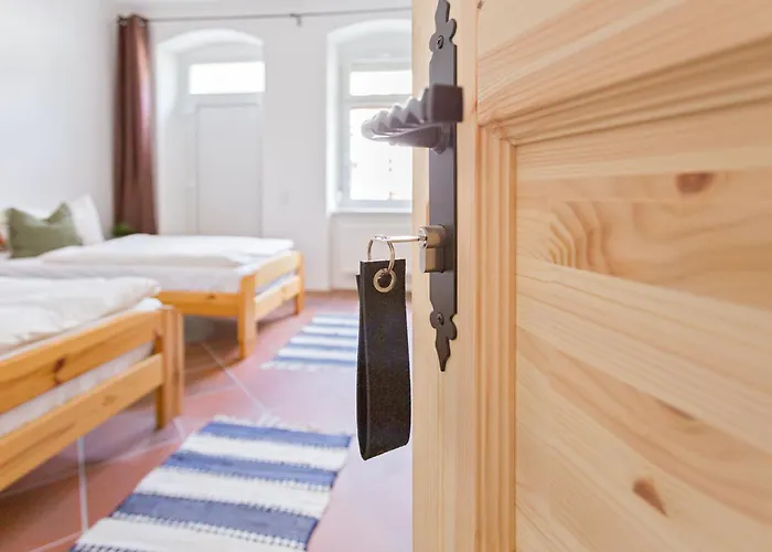 Doppelzimmer III Gaestezimmer In Unterkunft Mit Gemeinschaftsbad Und Gemeinschaftskueche Chemnitz