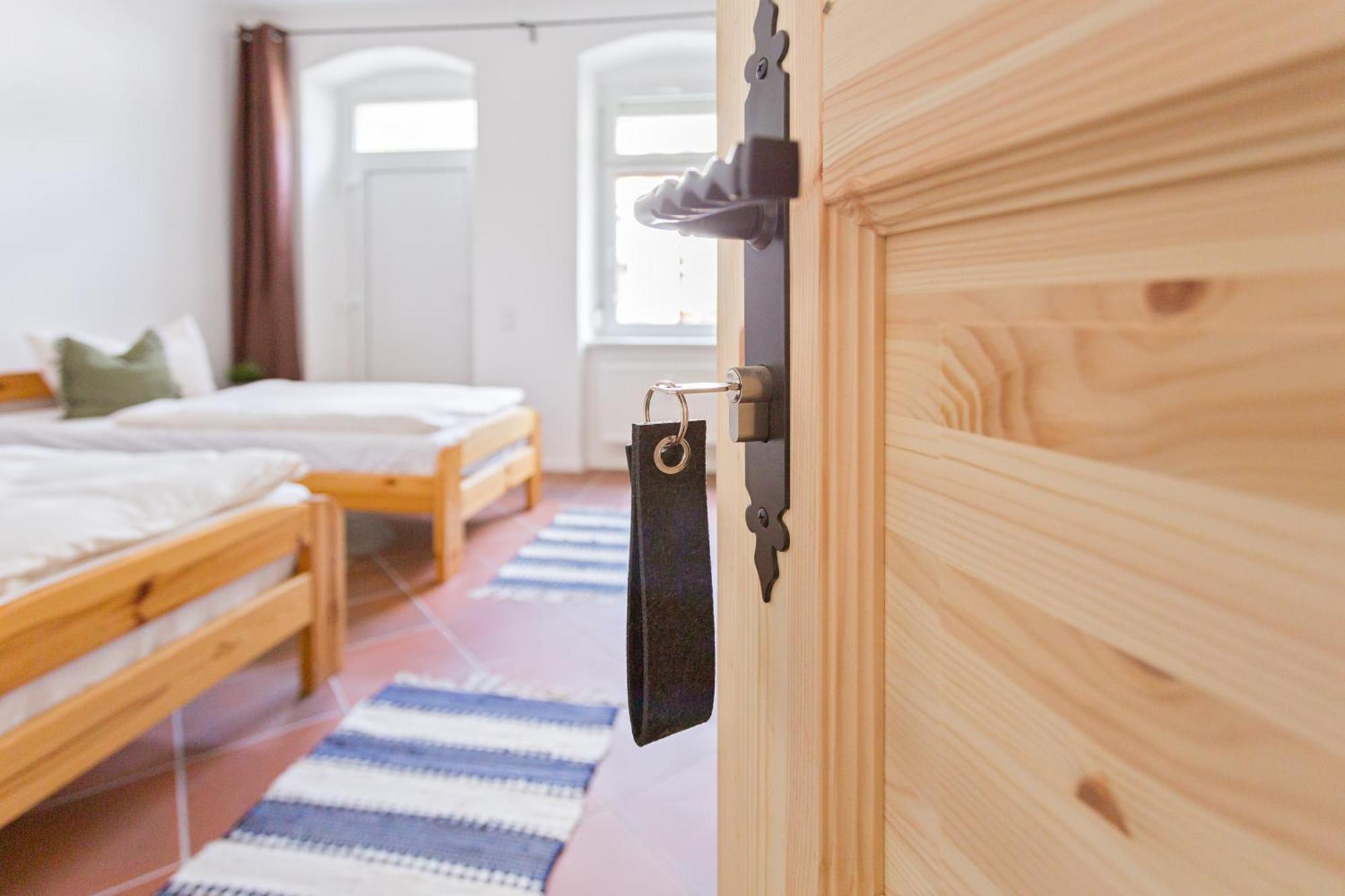 Doppelzimmer Iii Gaestezimmer In Mit Gemeinschaftsbad Und Gemeinschaftskueche Homestay Chemnitz
