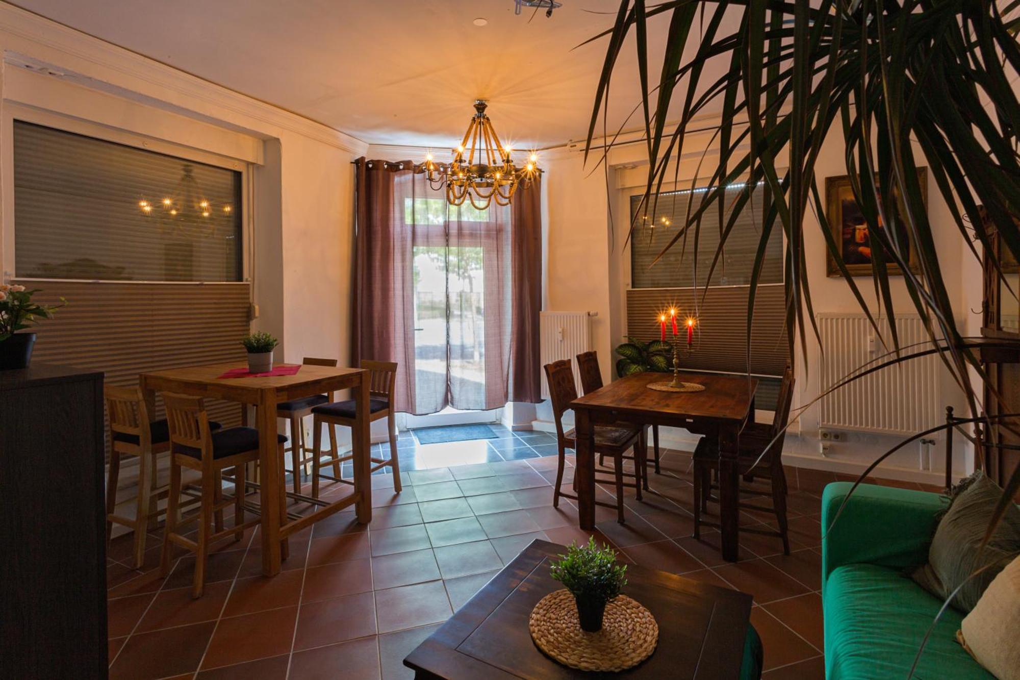 Doppelzimmer Iii Gaestezimmer In Mit Gemeinschaftsbad Und Gemeinschaftskueche Homestay Chemnitz